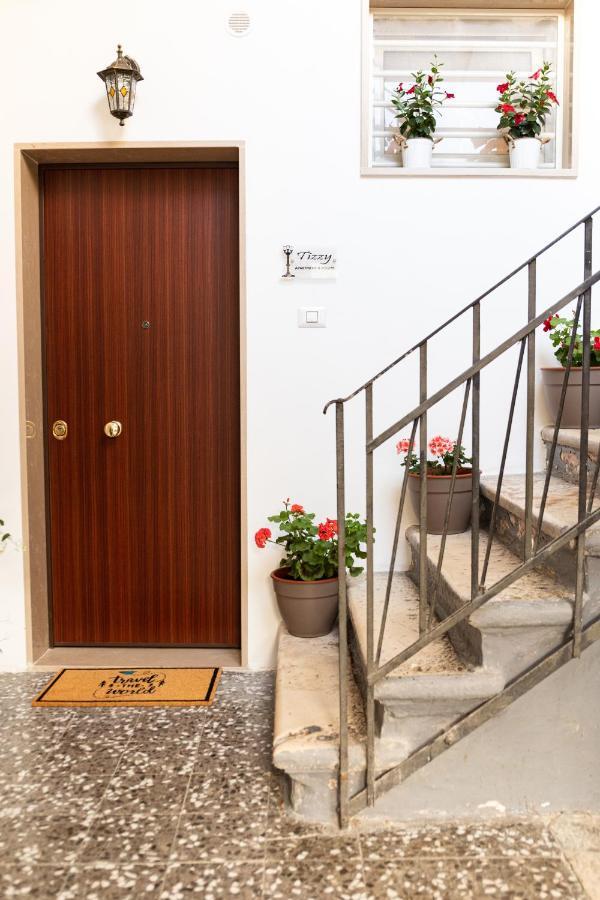 Tizzy Apartment & Rooms Bari Exterior foto